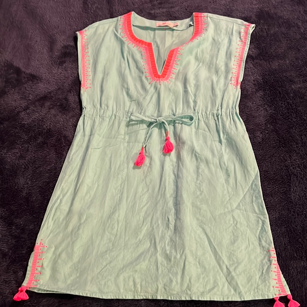 Vineyard Vines womens dress/ coverup, v neck with cute details